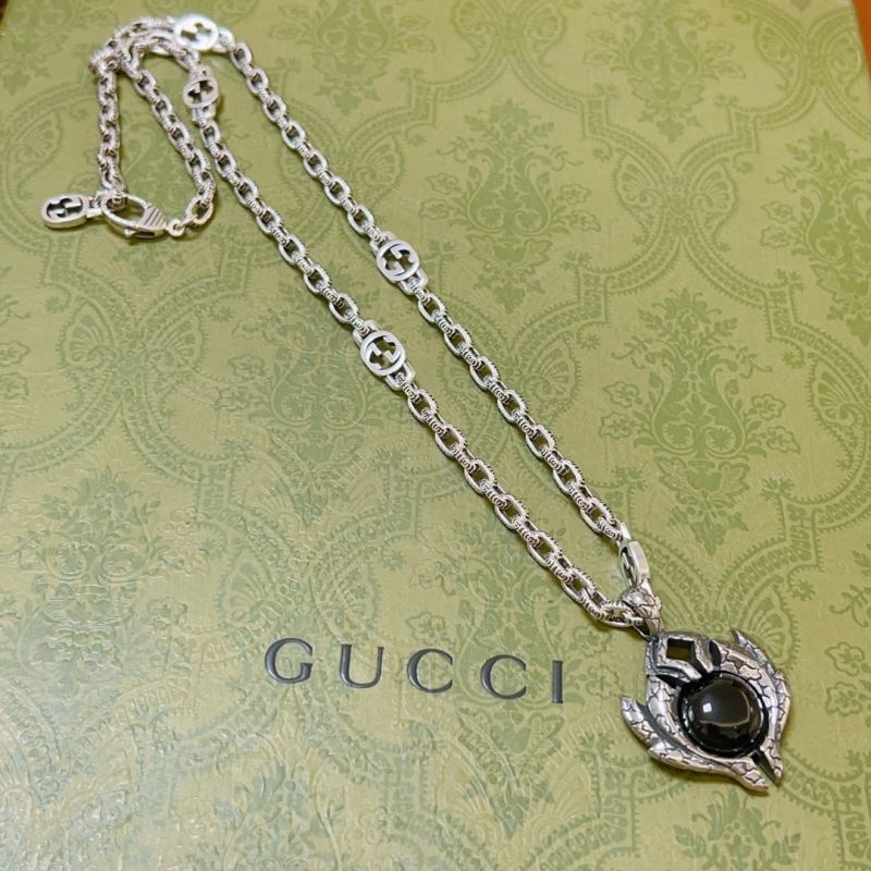 G*u*i necklaces